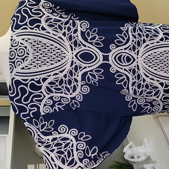 Navy Beige JM Collection Top - Picture 5 of 8